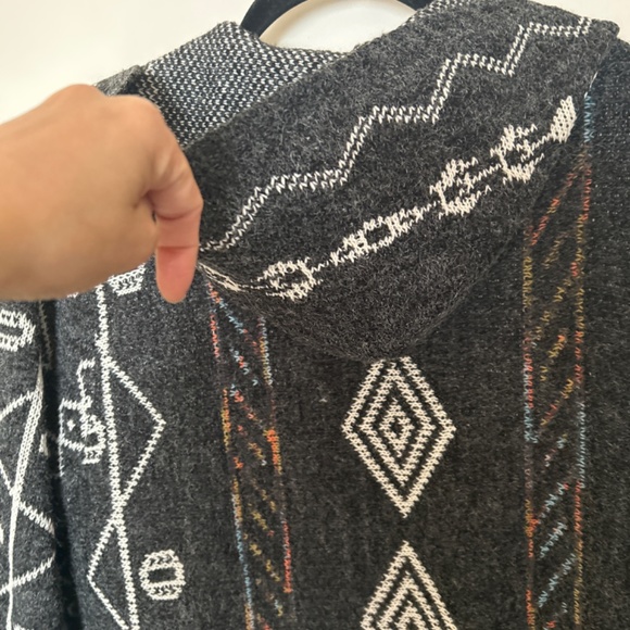 Model France Long Sweater - Picture 7 of 9